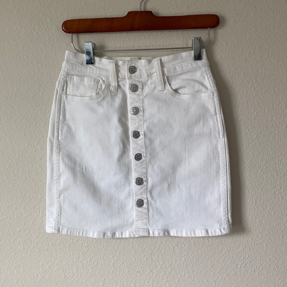 Madewell Dresses & Skirts - Madewell Women’s  Stretch ButtonFront White Denim Straight Mini Skirt Edition 24